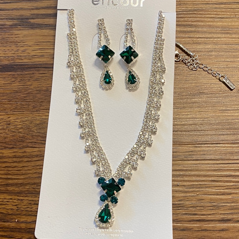 Silver and Green Necklace Set